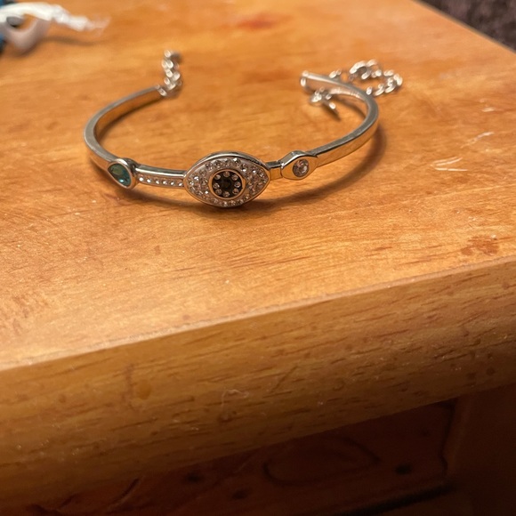 Jewelry set NWT open to reasonable offers! - Picture 4 of 5